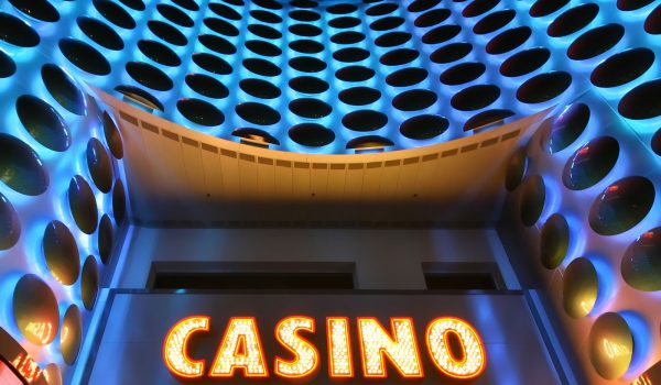 box_1_ecasino_shutterstock_15749317